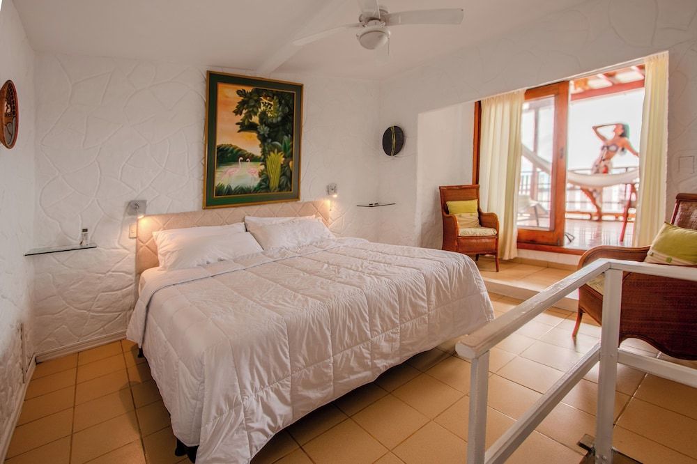 La Casa de Marita 1 King Bed Ocean Front 4