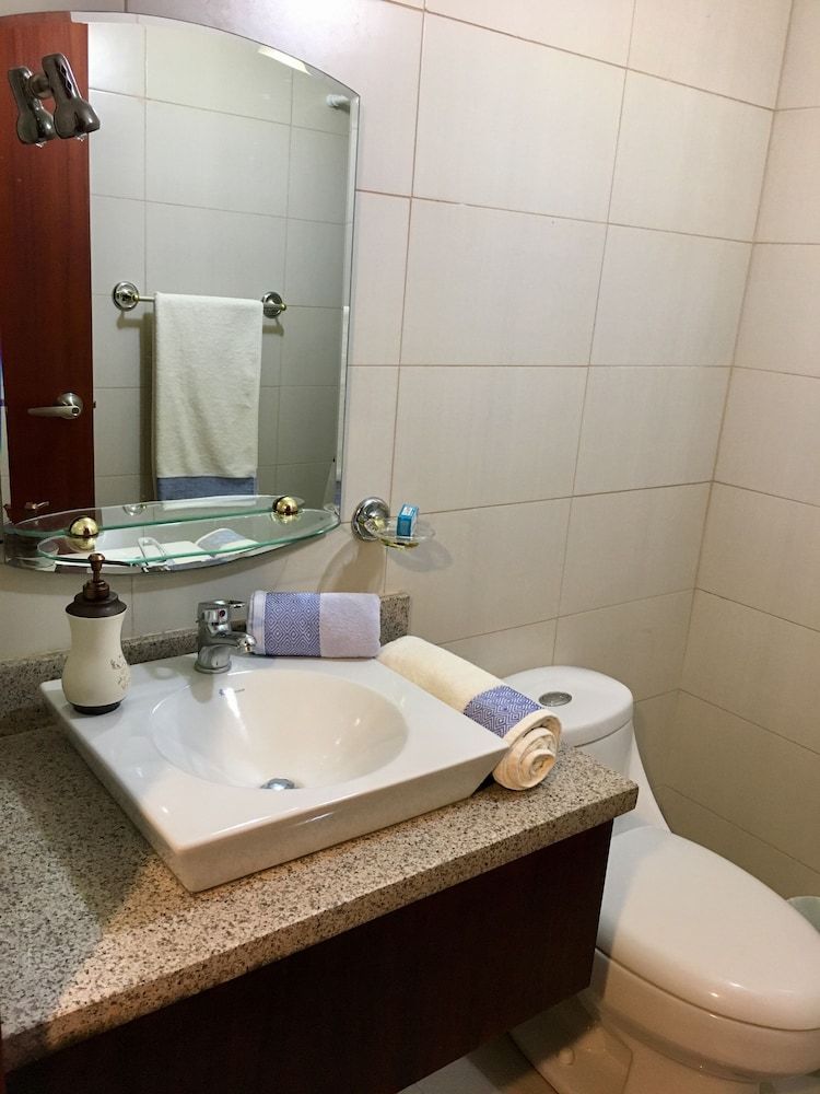 Luxury Suites Riverfront GYE Junior Apartment, 2 Bedrooms, Kitchen, Mountain View (2 Bedrooms with 2 beds) 3