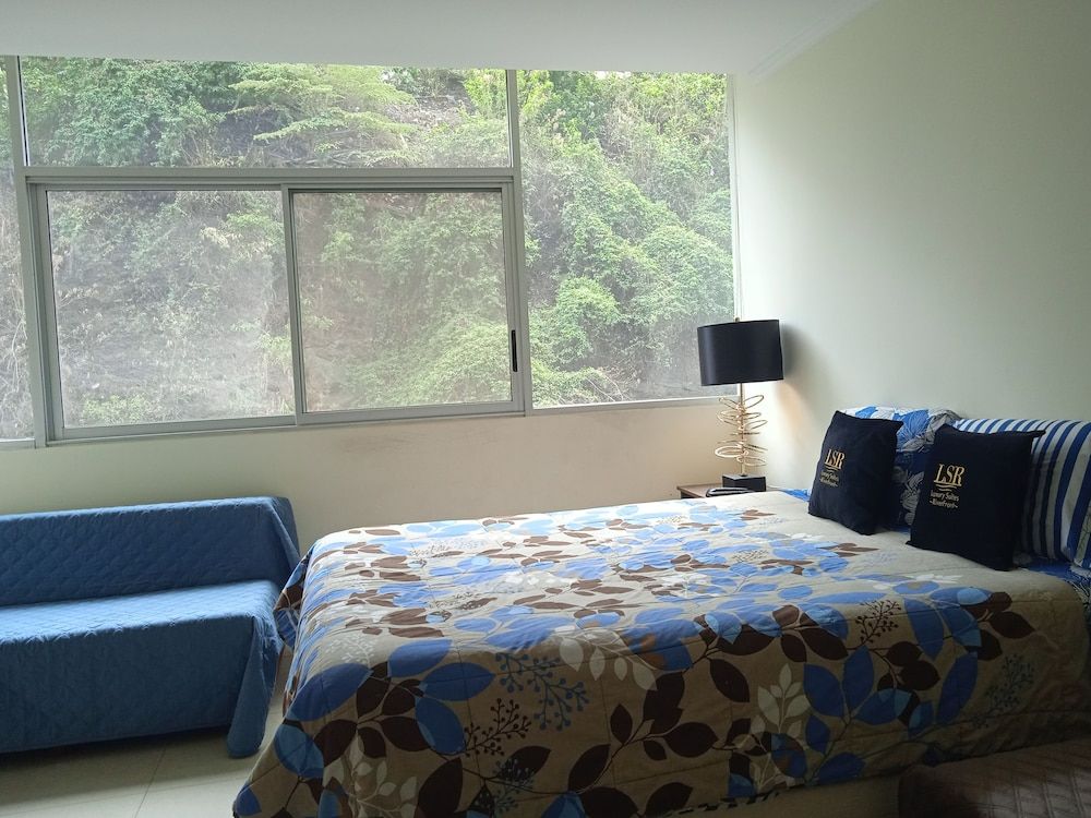 Luxury Suites Riverfront GYE Family Apartment, 2 Bedrooms, Kitchen, Hill View (2 Bedrooms with 3 Beds) 6