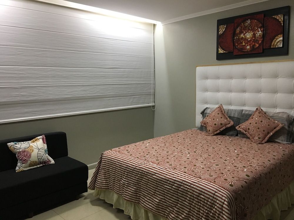 Luxury Suites Riverfront GYE Family Apartment, 2 Bedrooms, Kitchen, Hill View (2 Bedrooms with 3 Beds)