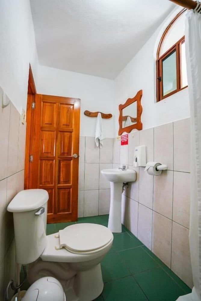 Galapagos Verde Azul Deluxe Triple Room 7