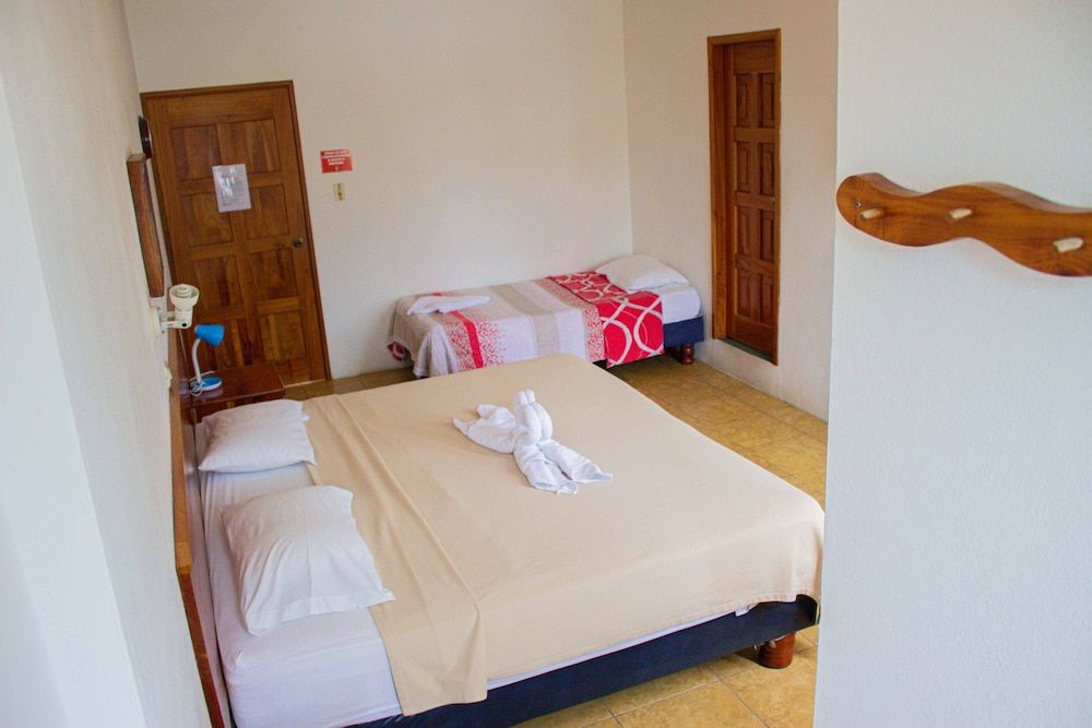 Galapagos Verde Azul Deluxe Triple Room 4