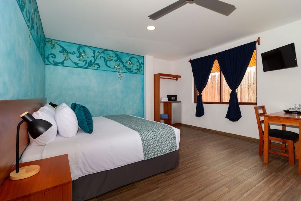 Plaza Luna Suites Superior Double Room 7