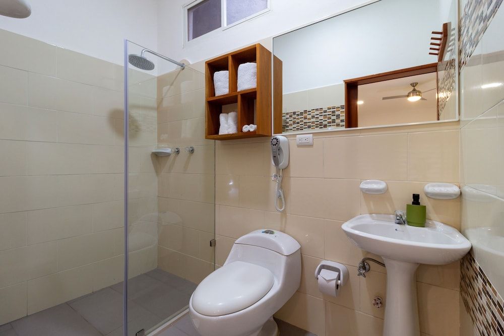 Plaza Luna Suites Standard Triple Room 4