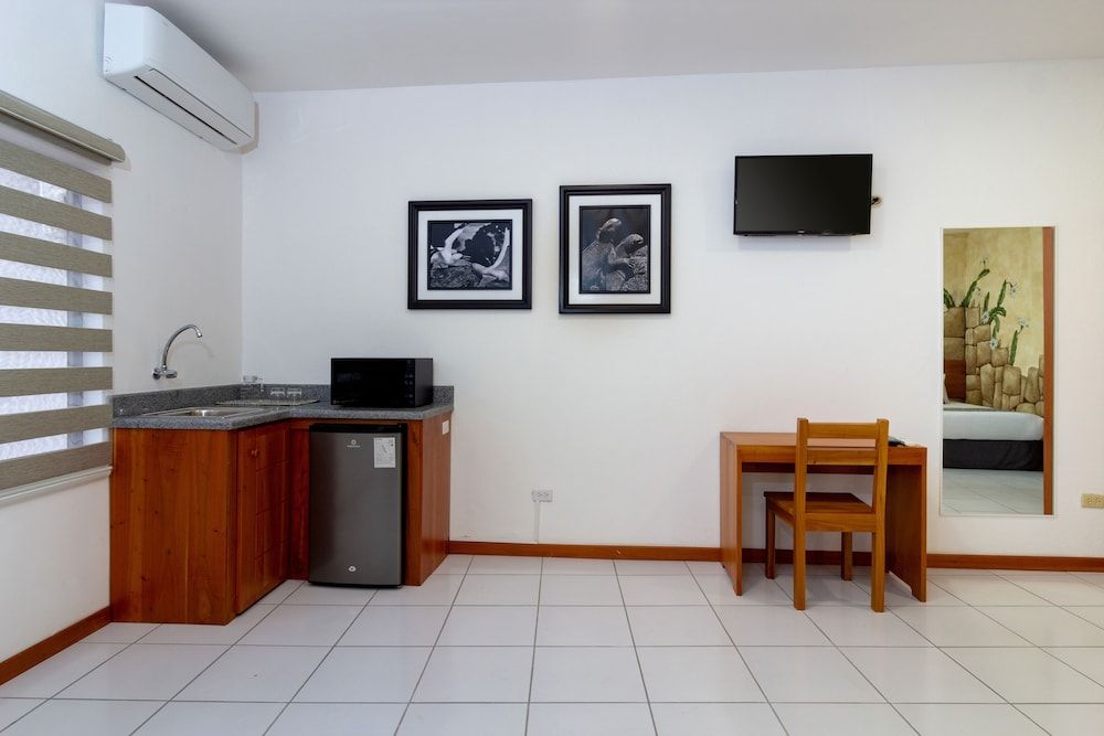 Plaza Luna Suites Standard Triple Room 6