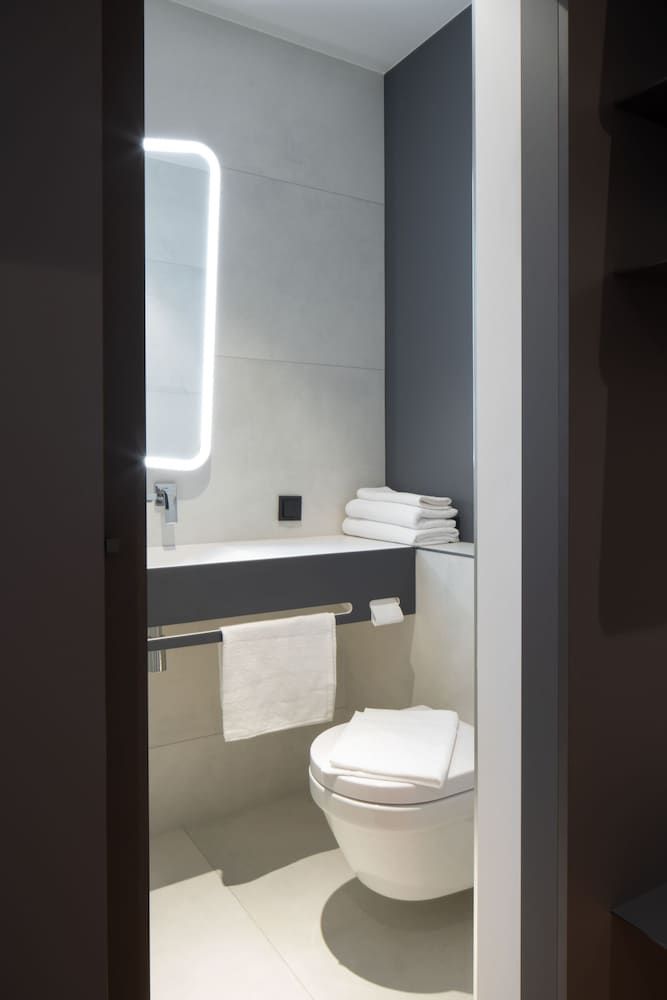 Dunten Hotel Classic Double Room 3