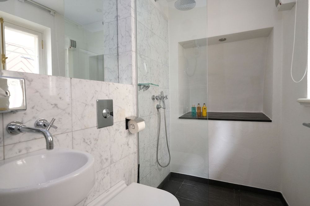 The Three Sisters Hotel Garden Room 2