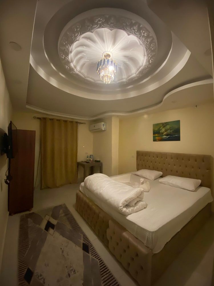 Pyramids star inn