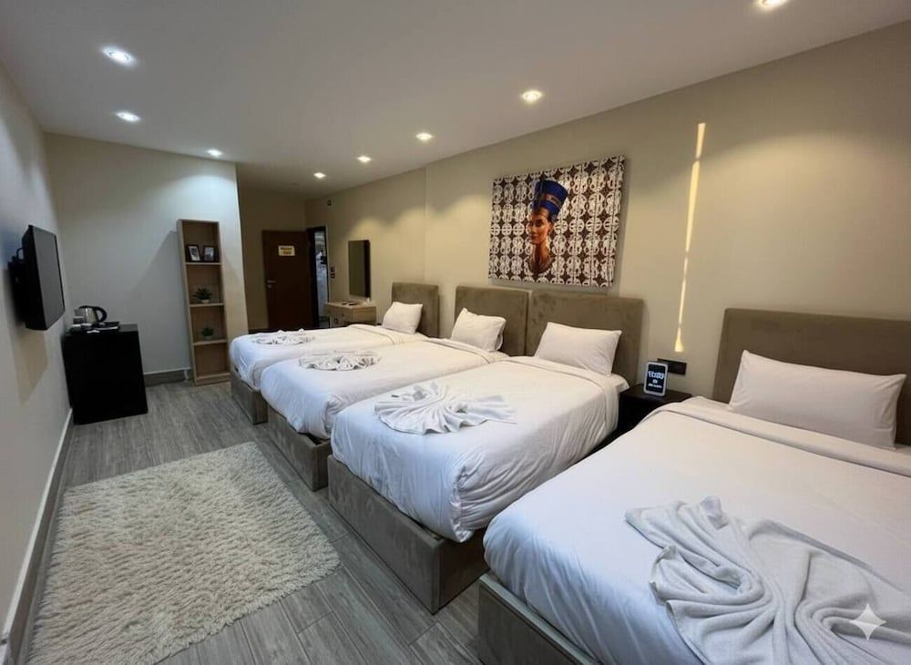 King of Pharaohs Pyramids View Premium Quadruple Room 11