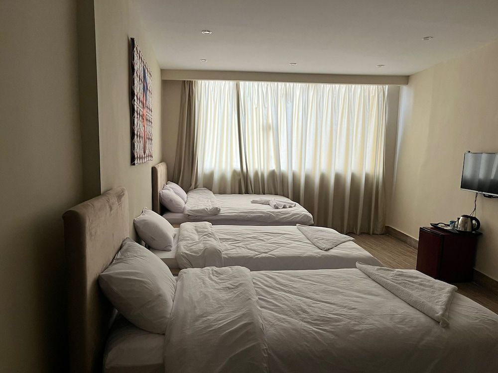 King of Pharaohs Pyramids View Premium Quadruple Room 2