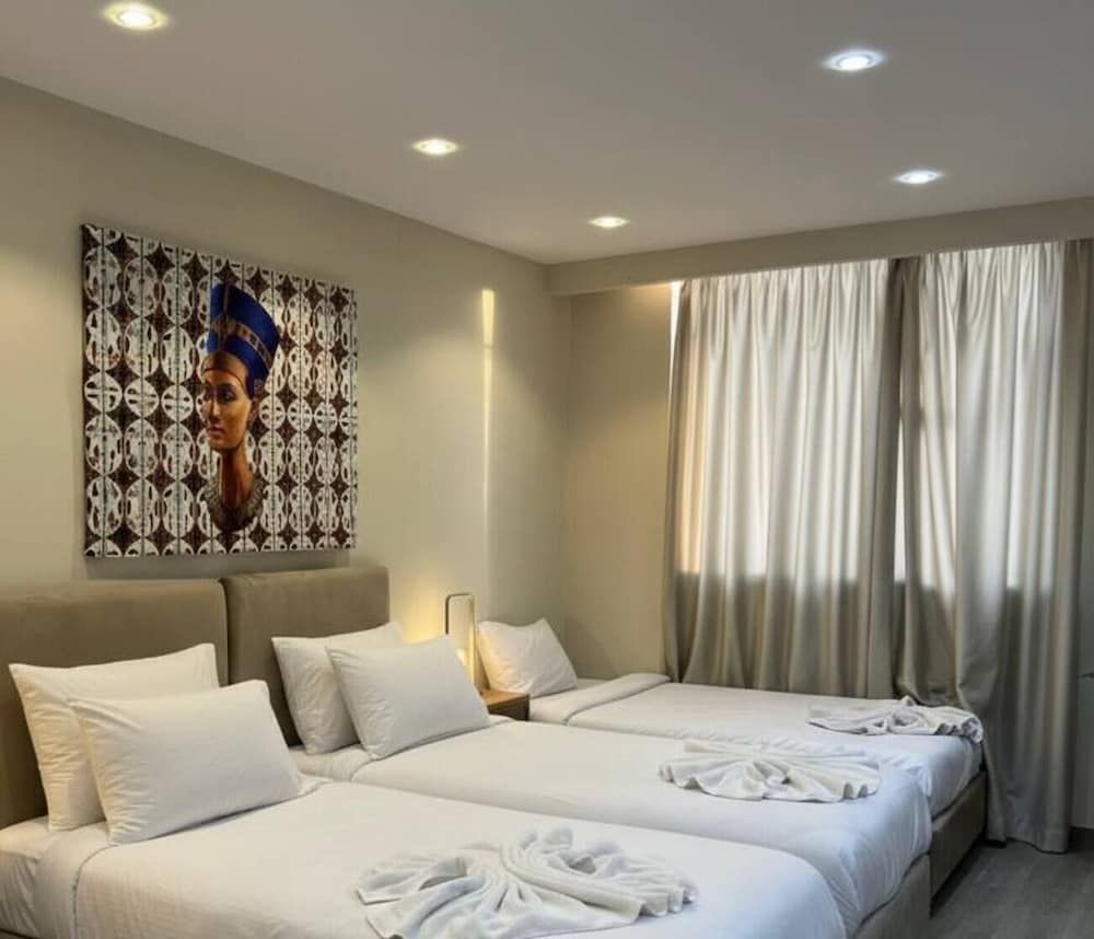 King of Pharaohs Pyramids View Premium Quadruple Room 12