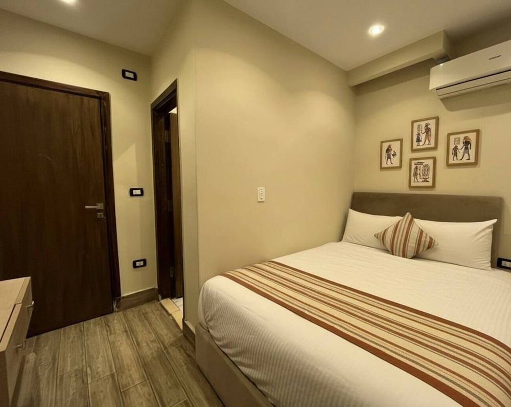 King of Pharaohs Pyramids View Economy Double or Twin Room 13