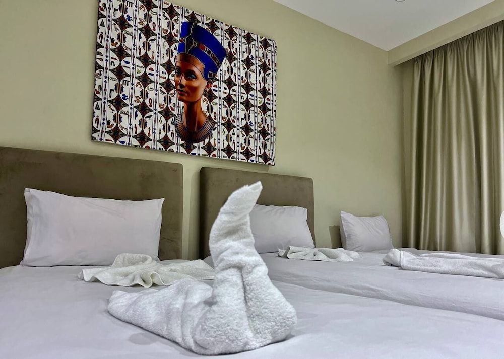 King of Pharaohs Pyramids View Premium Quadruple Room 9