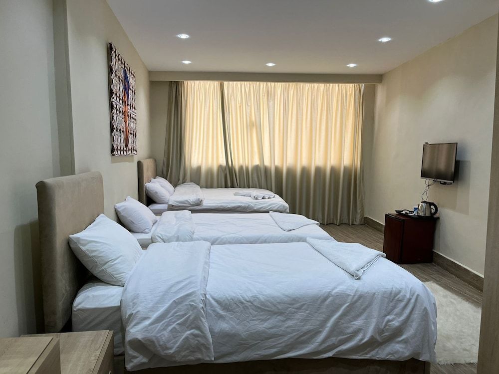 King of Pharaohs Pyramids View Premium Quadruple Room 4