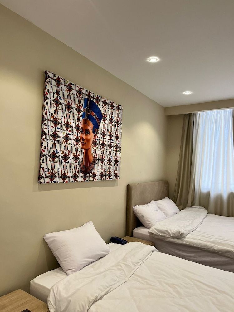 King of Pharaohs Pyramids View Premium Quadruple Room 3