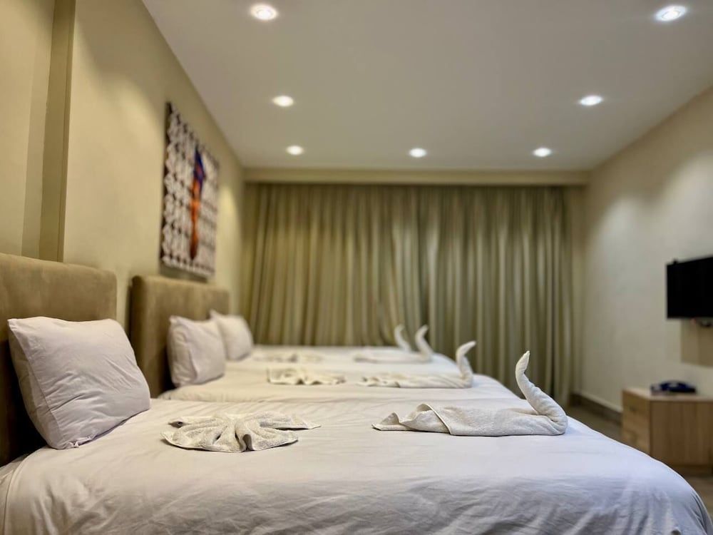 King of Pharaohs Pyramids View Premium Quadruple Room 8