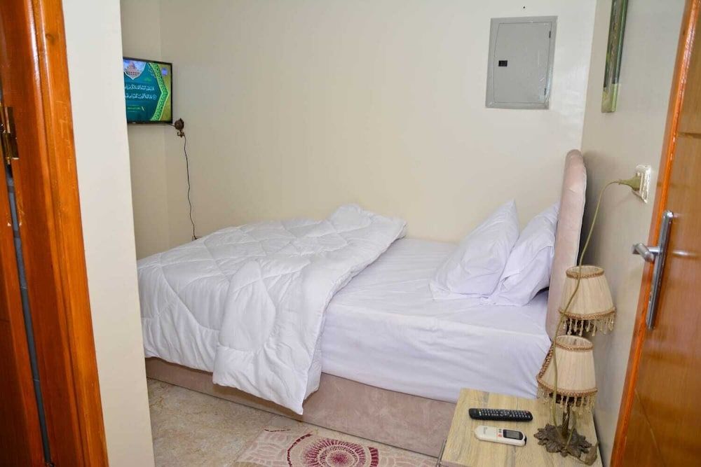 Single Room, Mountain View