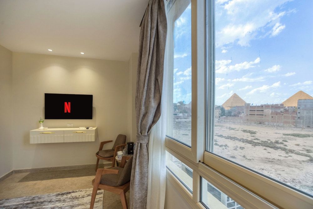 Pyramids Plateau Hotel Deluxe Double Pyramids View 6