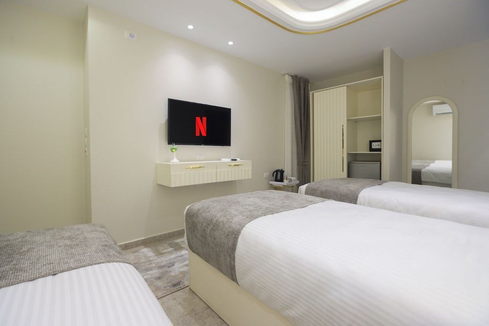 Pyramids Plateau Hotel Family Room, Mountain View 2