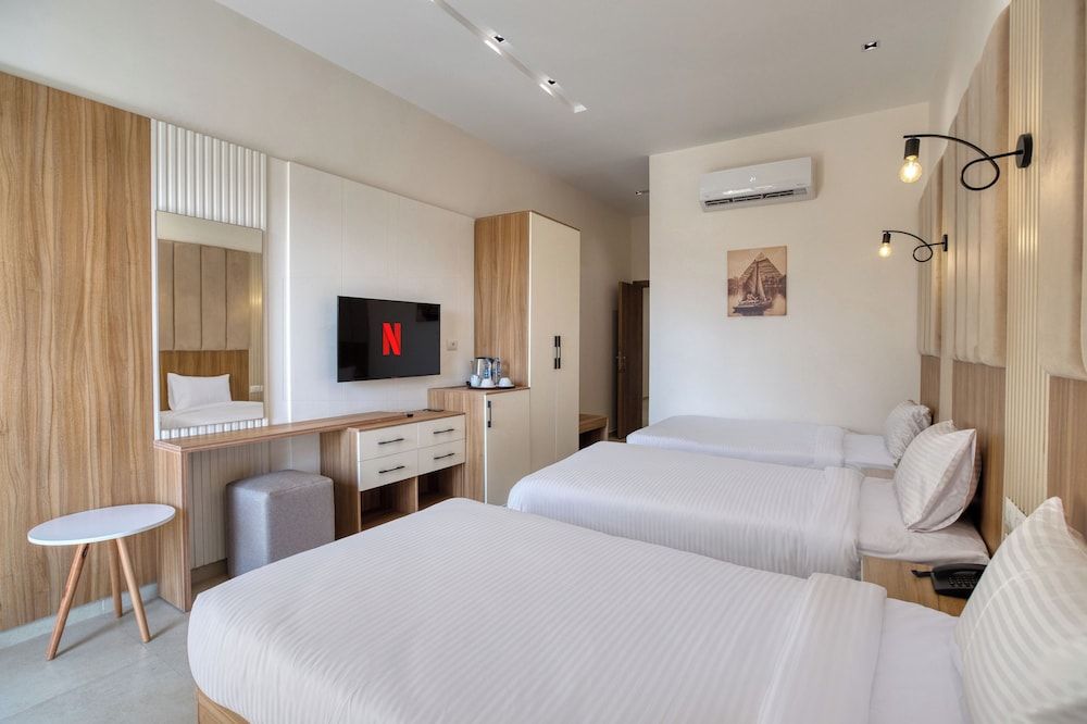 Deluxe Triple Room, Balcony, Mountain View