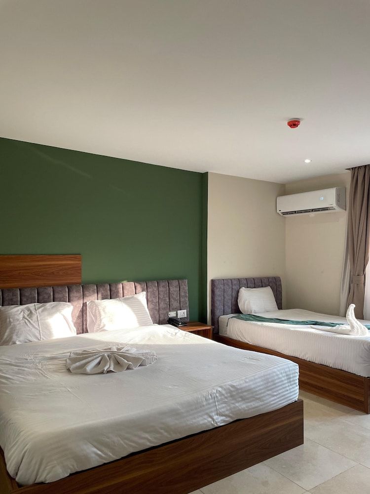 Deluxe King Room Panoramic Pyramids View