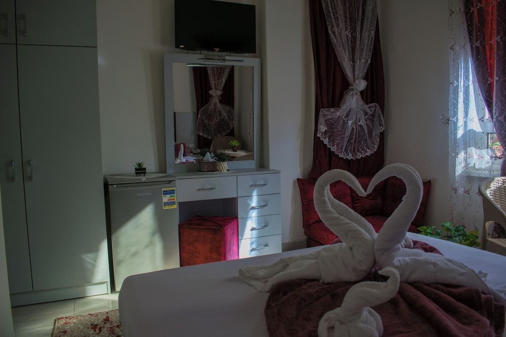 Crown Hotel Deluxe Double Room, City View 5