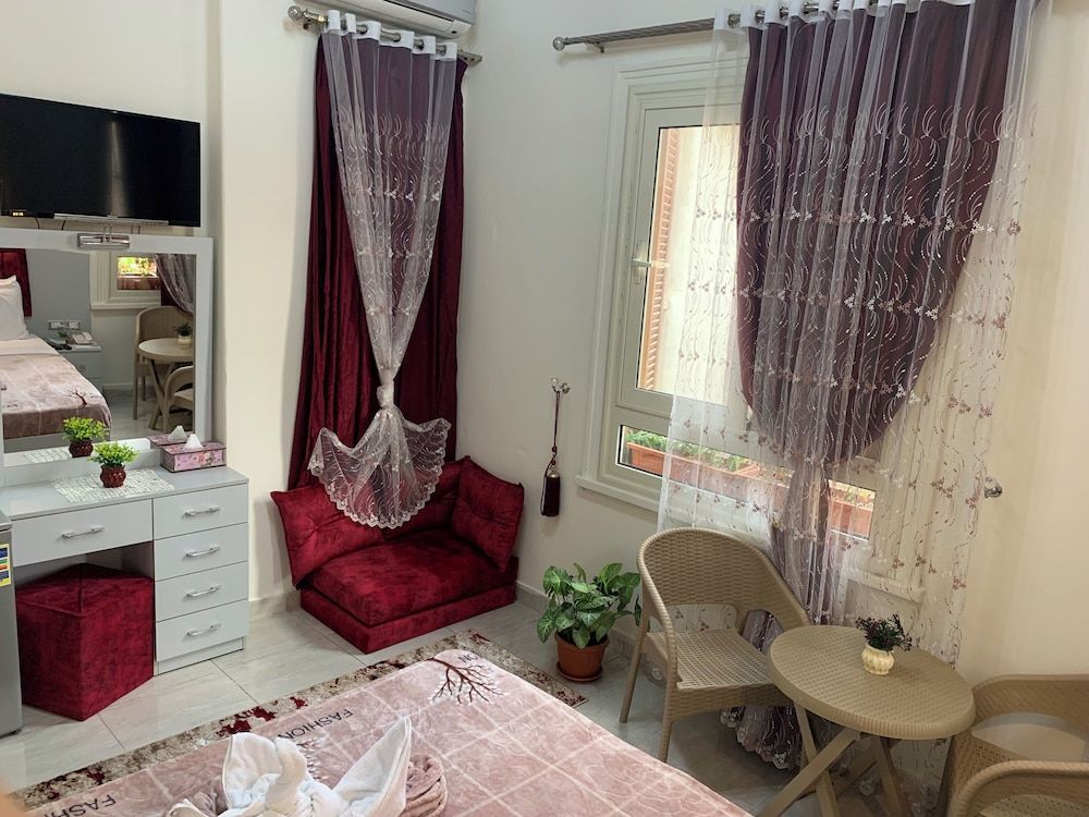 Crown Hotel Deluxe Double Room, City View 7