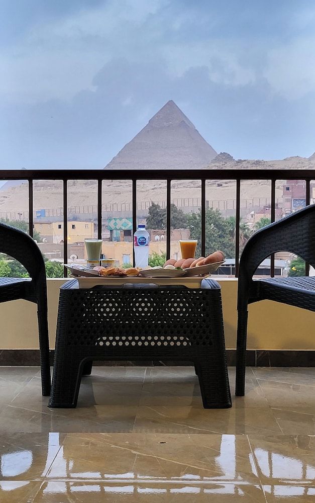 AliBaba Pyramids Luxury Triple Room, Balcony, Desert View 8
