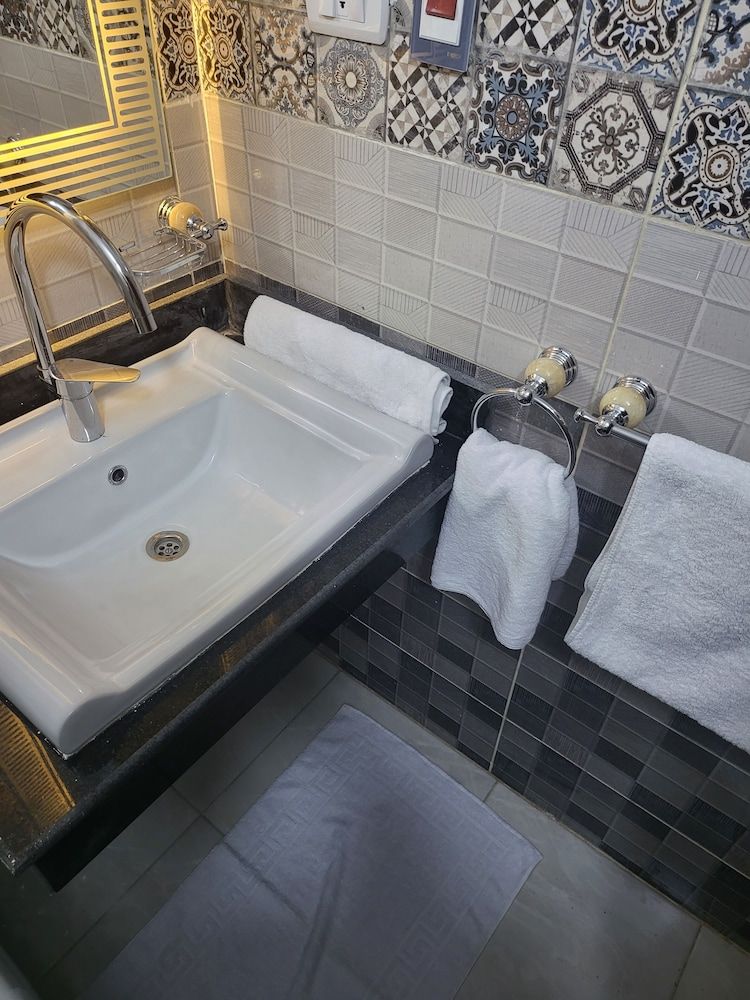 AliBaba Pyramids Luxury Triple Room, Balcony, Desert View 11