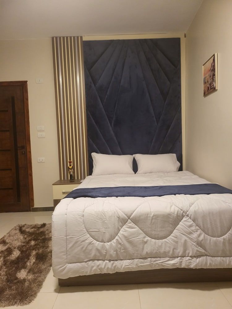 AliBaba Pyramids Deluxe Double Room, 1 Bedroom, Non Smoking, Desert View 2