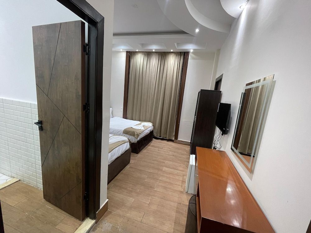 Motel 5 Square Standard Room, 2 Twin Beds, City View 19