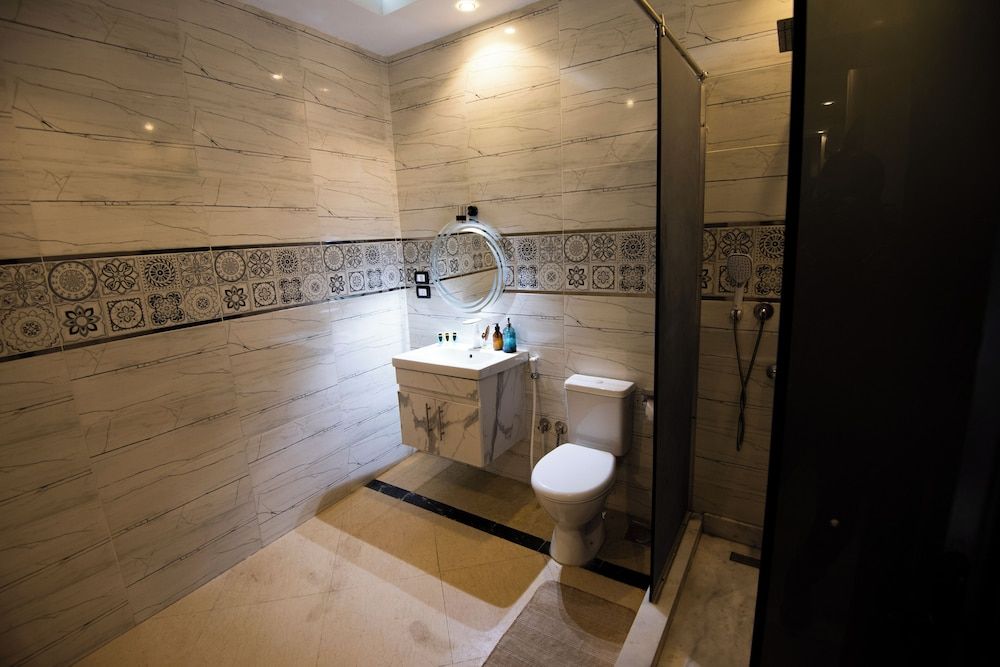 King Tut Hotel Museum & Pyramids View Deluxe Twin Room, Balcony, Mountain View 4