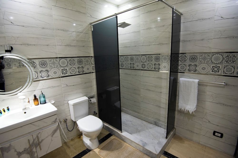 King Tut Hotel Museum & Pyramids View Deluxe Twin Room, Balcony, Mountain View 5