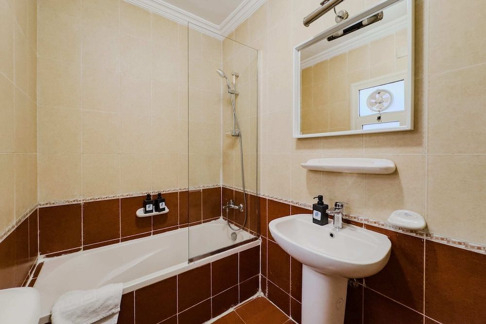 Xuru Stays I Heliopolis Rock Basic Apartment (Distinct & Decent) 7