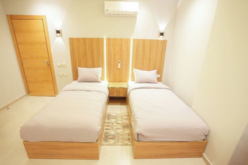 Elite Sun House Standard Room, City View 3