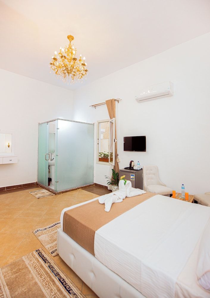 Downtown Antique Hotel Standard Double or Twin Room 6