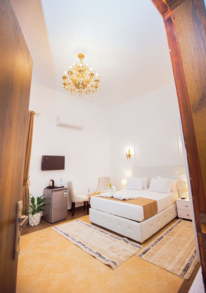 Downtown Antique Hotel Standard Double or Twin Room 4