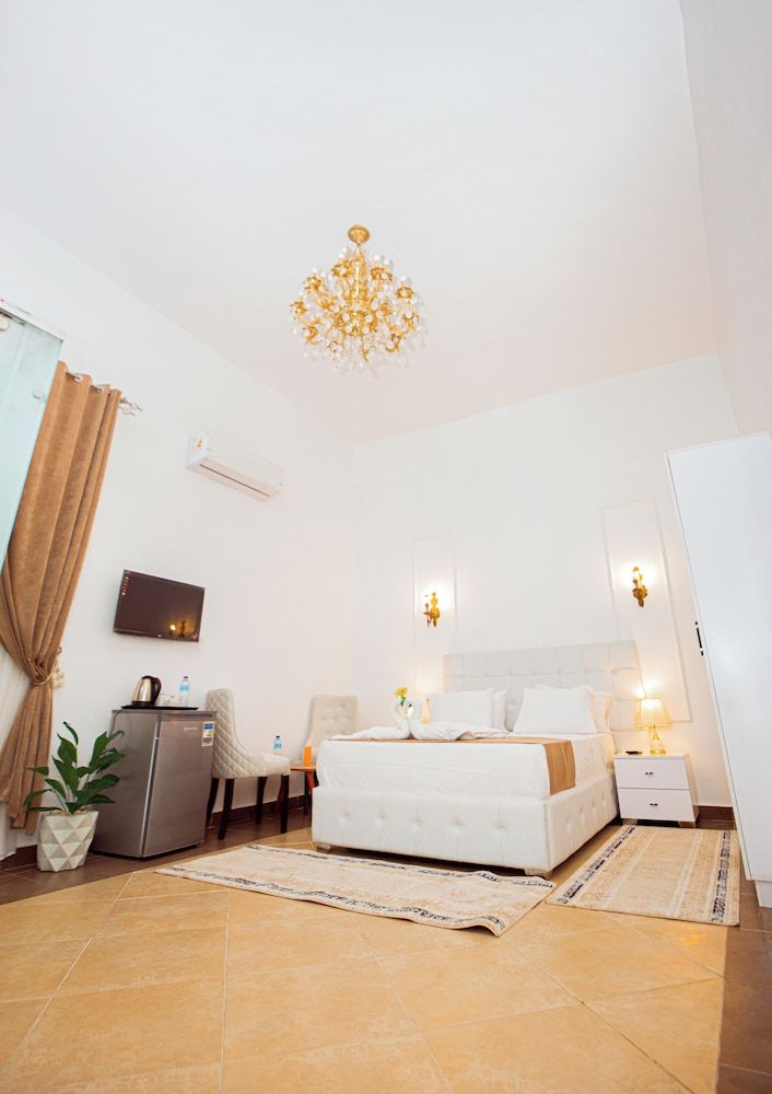 Downtown Antique Hotel Standard Double or Twin Room 5