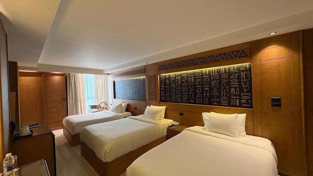 Neom Pyramids Valley Boutique hotel Superior Triple Room 9