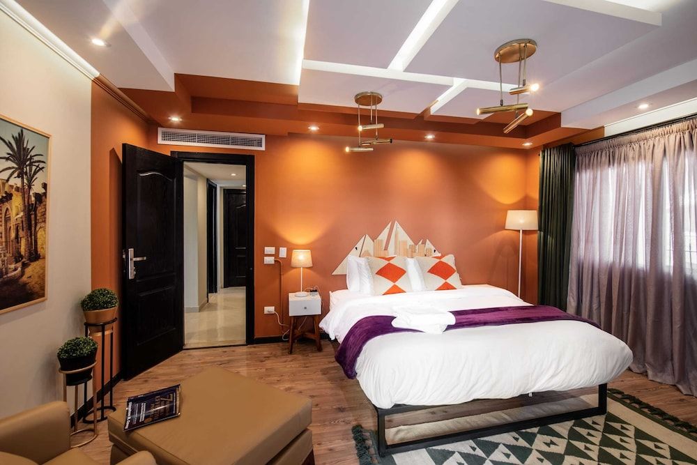 Xuru Stays I Waterfront Designer 2BR - 5 min to Airport Basic Apartment 5