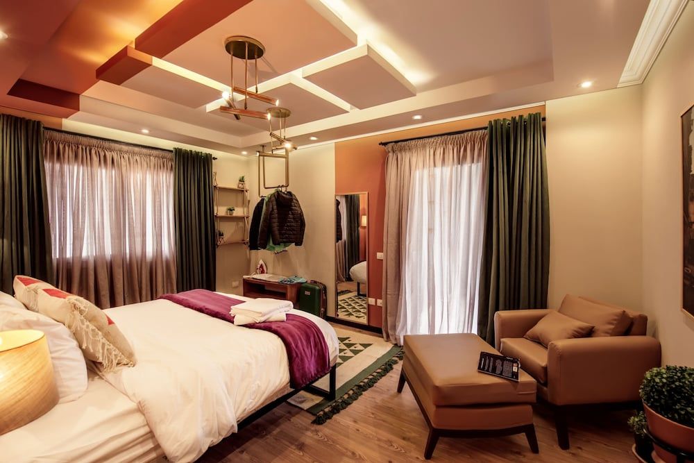 Xuru Stays I Waterfront Designer 2BR - 5 min to Airport Basic Apartment 4