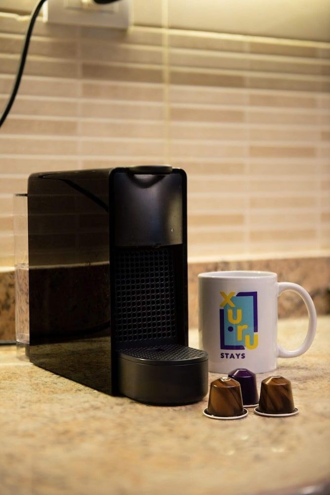 Xuru Stays I Waterfront Designer 2BR - 5 min to Airport Basic Apartment 13