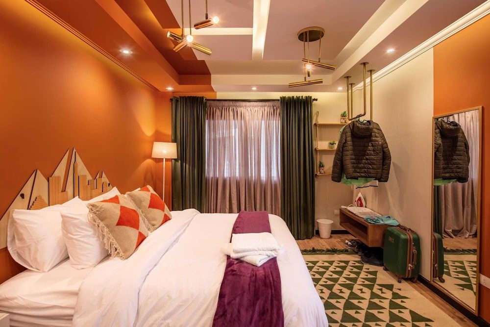 Xuru Stays I Waterfront Designer 2BR - 5 min to Airport Basic Apartment 8