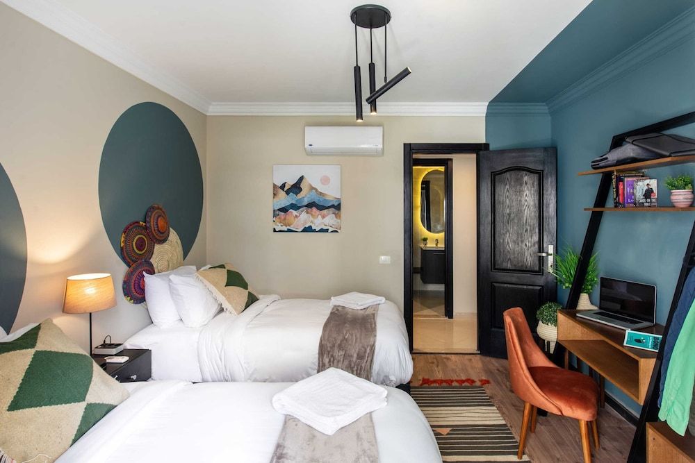 Xuru Stays I Waterfront Designer 2BR - 5 min to Airport Basic Apartment 2