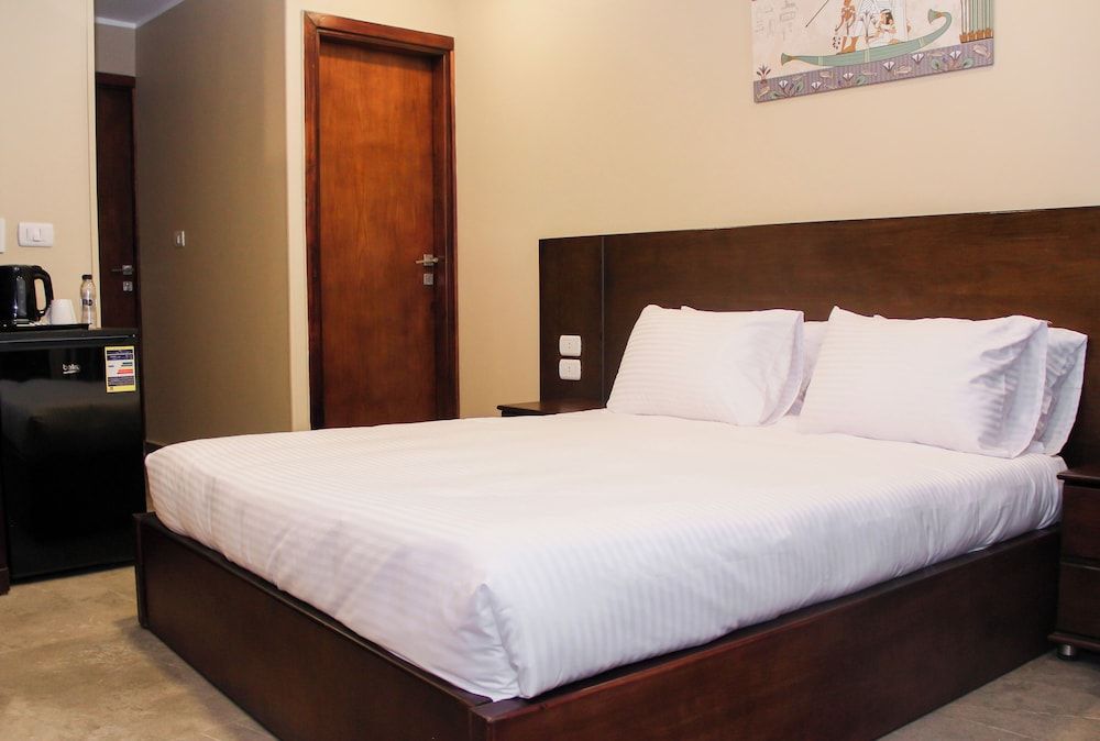 Asia Pyramids View Deluxe Double Room, Balcony, Mountain View 2
