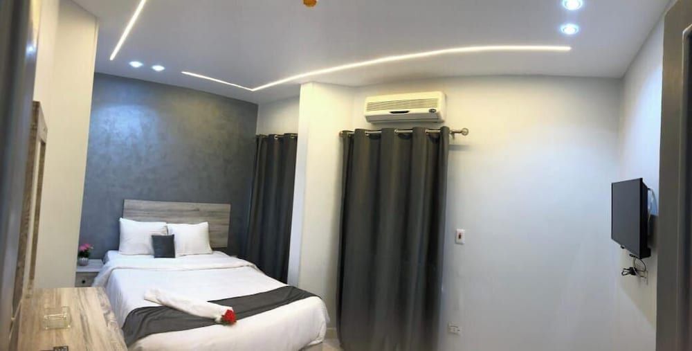 Garden City House Hotel Deluxe Double or Twin Room, City View 3