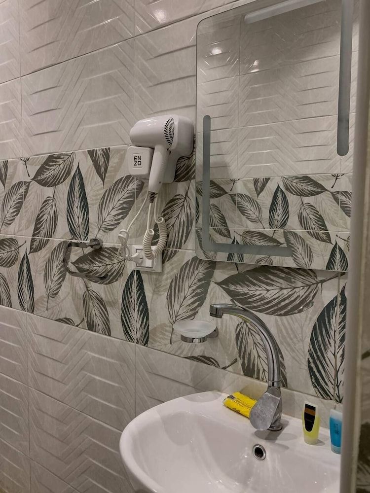 Garden City House Hotel Deluxe Double or Twin Room, City View 14