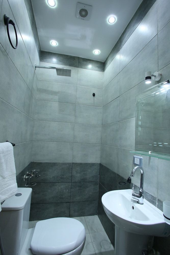 Capital City Hotel Superior Double Room 6