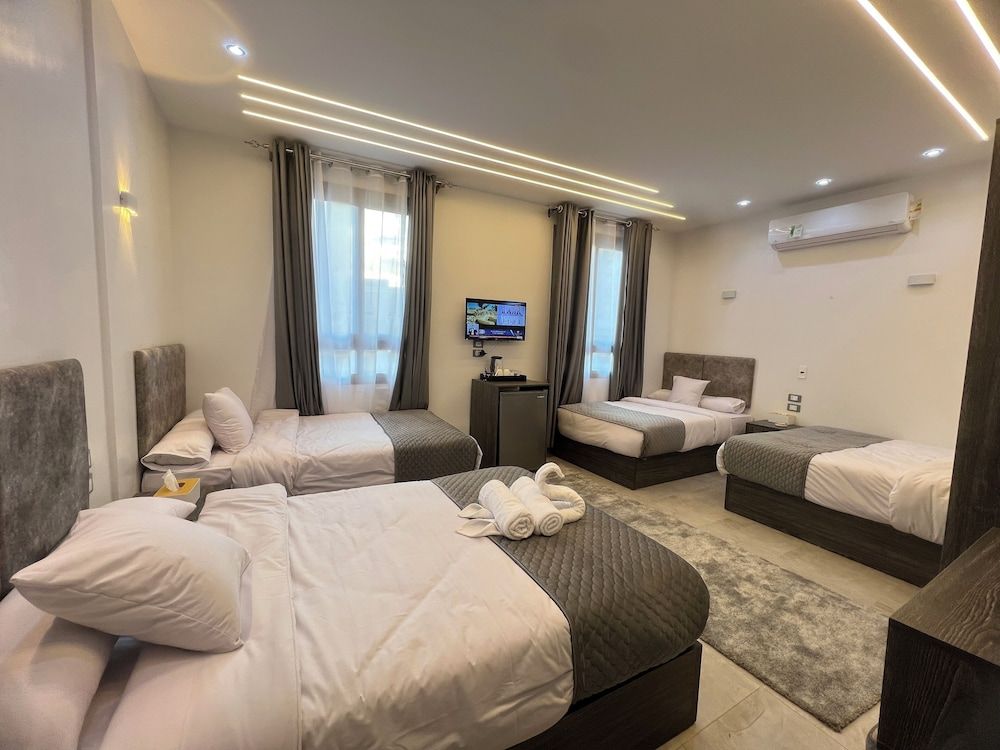 Capital City Hotel Superior Double Room 4