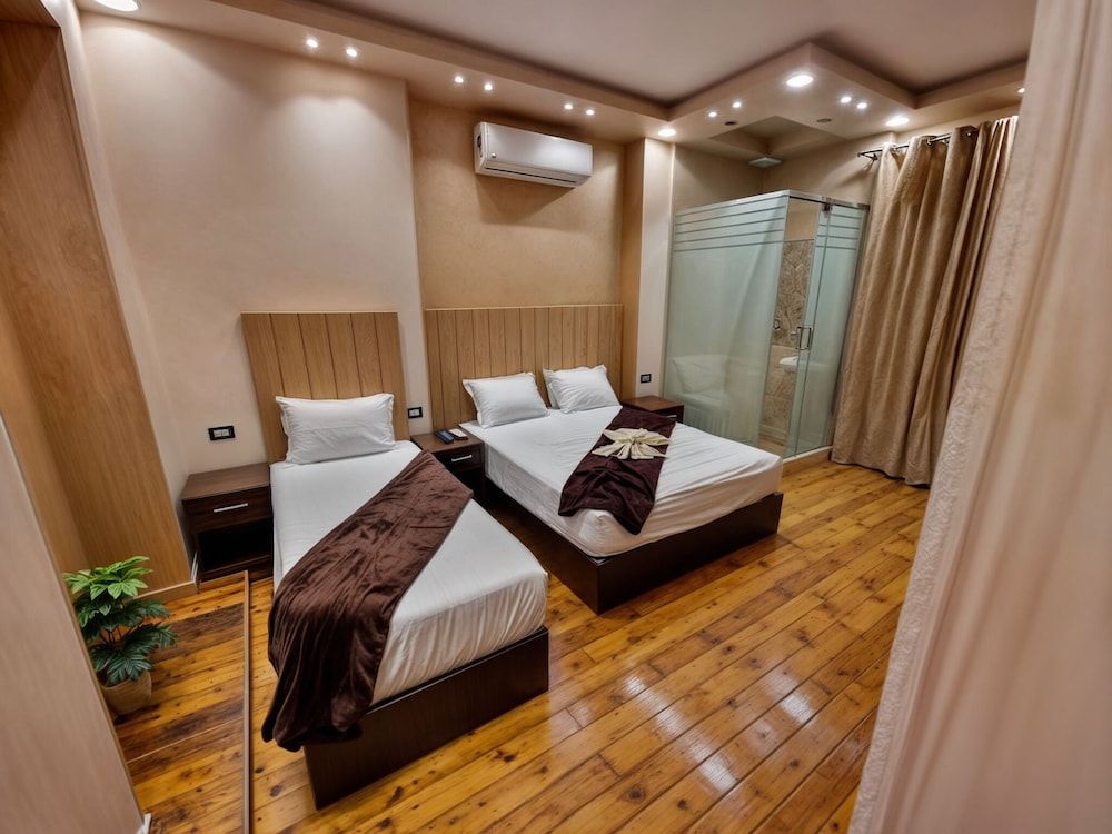 Cairo Plaza Luxe Hotel